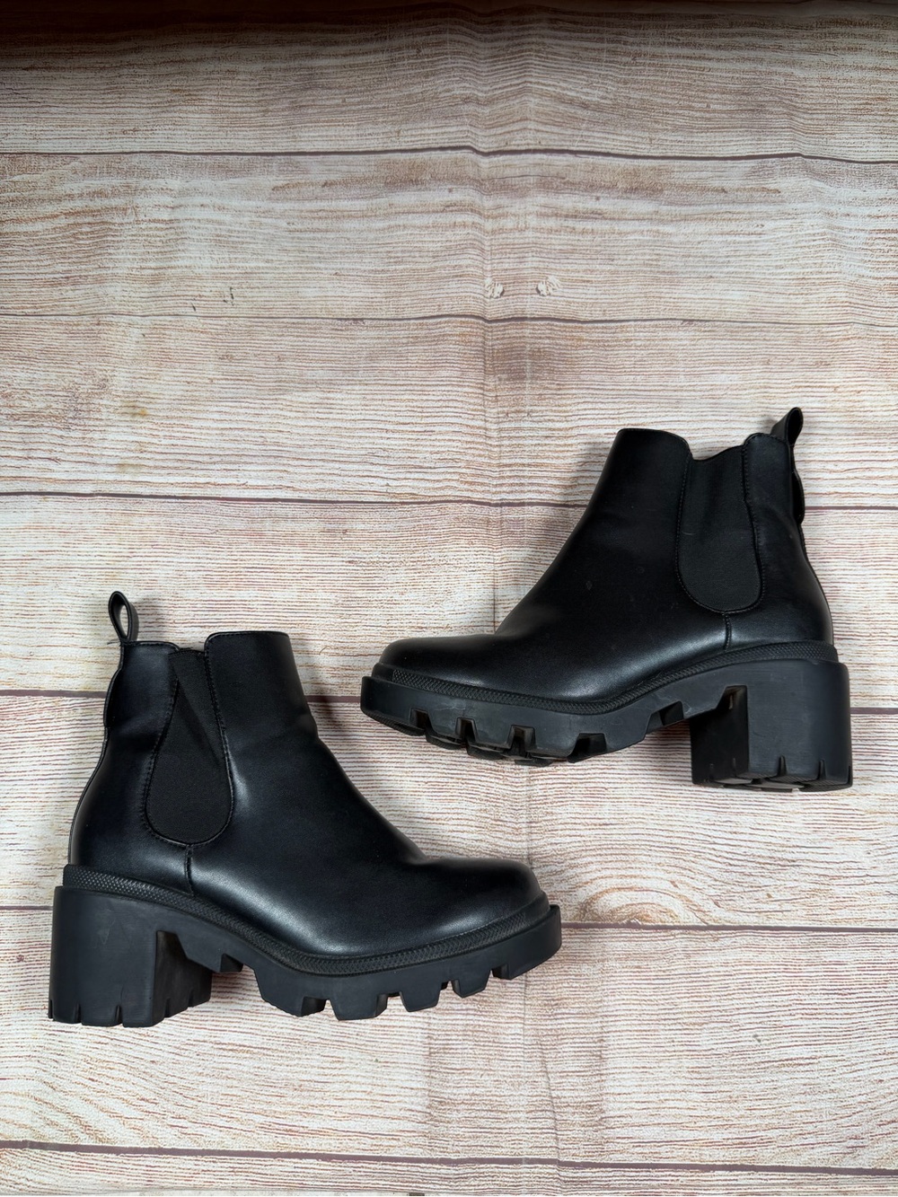 Women's Steve Madden Amulet Black Lugg‎ Chunky Boot - Sleek Platform Ankle Boot - Picture 7 of 10